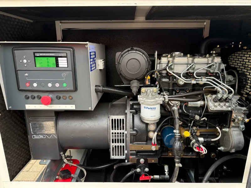 Perkins 403A-15 Mecc Alte Spa 17 kVA Silent generatorset as New ! 250 hours ! - Generator electric: Foto 2 Perkins 403A-15 Mecc Alte Spa 17 kVA Silent generatorset as New ! 250 hours ! - Generator electric: Foto 2
