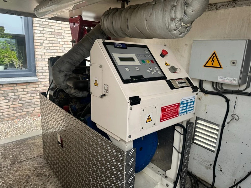 Perkins DIBO IBH-M 20015 Hogedruk unit 200 Bar 15 L / min Mobiele Aanhanger 12.5 kVA aggregaat - Aparat de spălat cu presiune: Foto 3 Perkins DIBO IBH-M 20015 Hogedruk unit 200 Bar 15 L / min Mobiele Aanhanger 12.5 kVA aggregaat - Aparat de spălat cu presiune: Foto 3