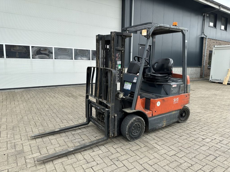 Toyota 7FBMF20 2 ton Triplex Freelift Sideshift Elektra Heftruck - Electrostivuitor: Foto 1 Toyota 7FBMF20 2 ton Triplex Freelift Sideshift Elektra Heftruck - Electrostivuitor: Foto 1