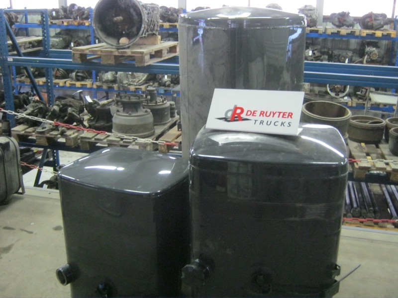 DAF Brandstoftanks voor CF en XF (staal) - Sistem de alimentare combustibil: Foto 3 DAF Brandstoftanks voor CF en XF (staal) - Sistem de alimentare combustibil: Foto 3