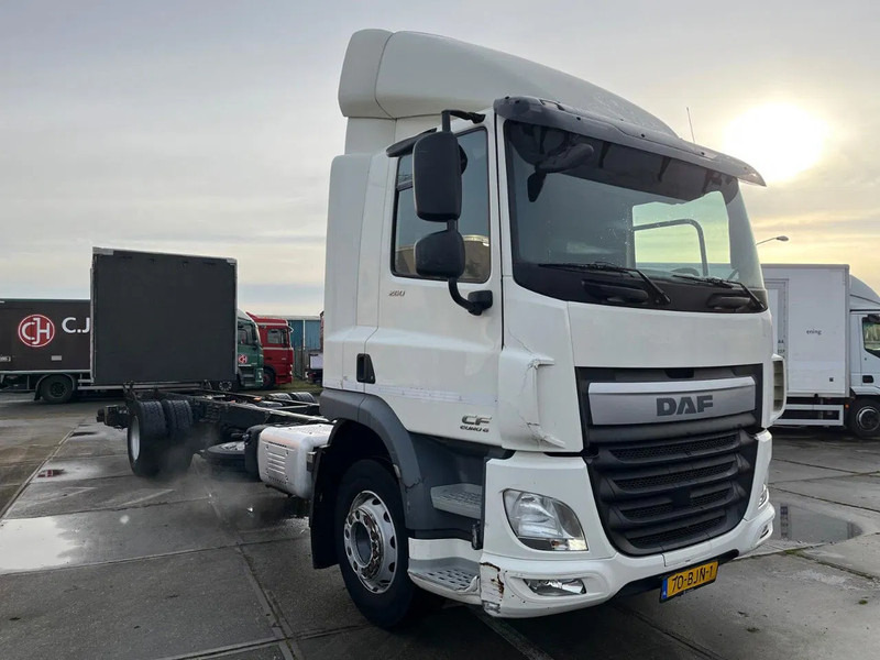 DAF CF 260 CF 260 FA CHASSIS CABINE EURO 6 - Camion şasiu: Foto 1 DAF CF 260 CF 260 FA CHASSIS CABINE EURO 6 - Camion şasiu: Foto 1
