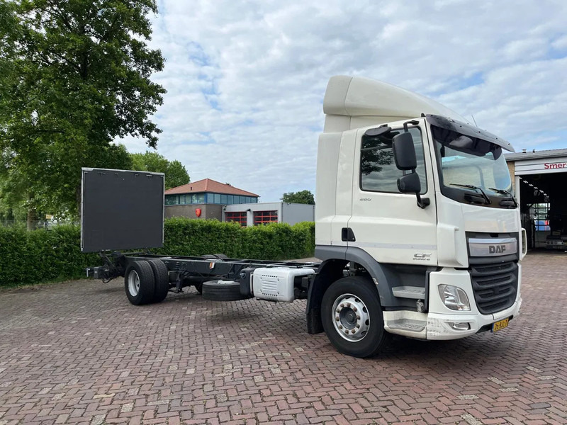 DAF CF 260 CF 260 FA CHASSIS CABINE EURO 6 - Camion şasiu: Foto 5 DAF CF 260 CF 260 FA CHASSIS CABINE EURO 6 - Camion şasiu: Foto 5