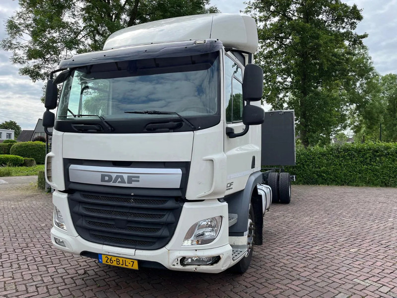 DAF CF 260 CF 260 FA CHASSIS CABINE EURO 6 - Camion şasiu: Foto 2 DAF CF 260 CF 260 FA CHASSIS CABINE EURO 6 - Camion şasiu: Foto 2