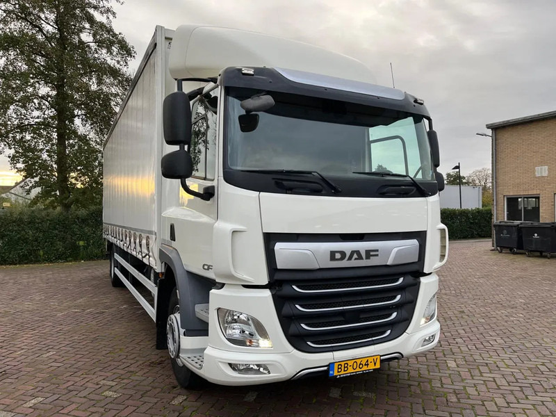 DAF CF 320 FA - Camion cu prelată: Foto 4 DAF CF 320 FA - Camion cu prelată: Foto 4
