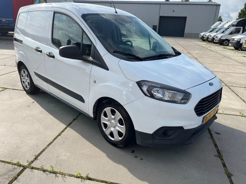 Ford Transit Courier 1.5 EURO 6 - Autoutilitară compactă: Foto 3 Ford Transit Courier 1.5 EURO 6 - Autoutilitară compactă: Foto 3