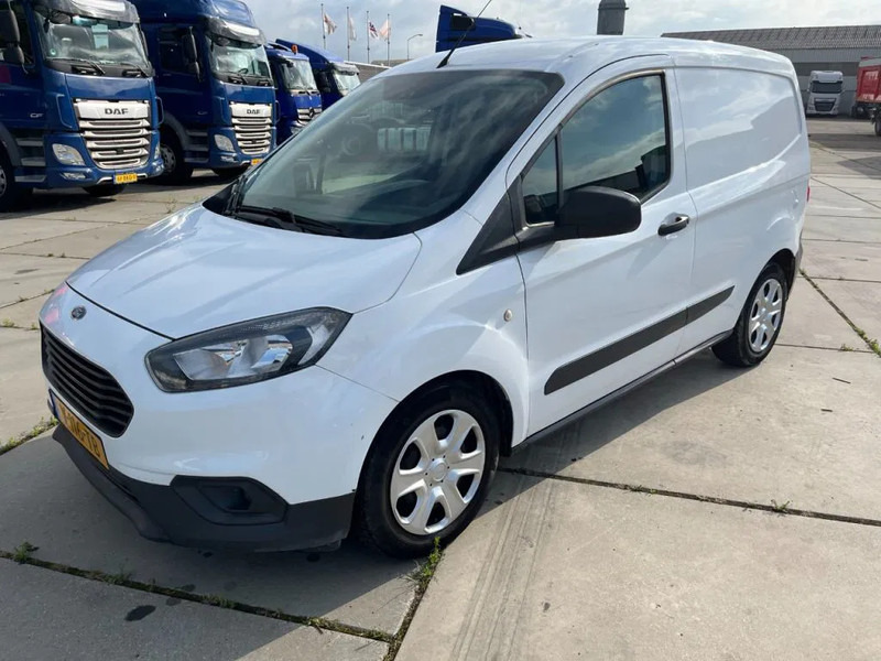 Ford Transit Courier 1.5 EURO 6 - Autoutilitară compactă: Foto 1 Ford Transit Courier 1.5 EURO 6 - Autoutilitară compactă: Foto 1