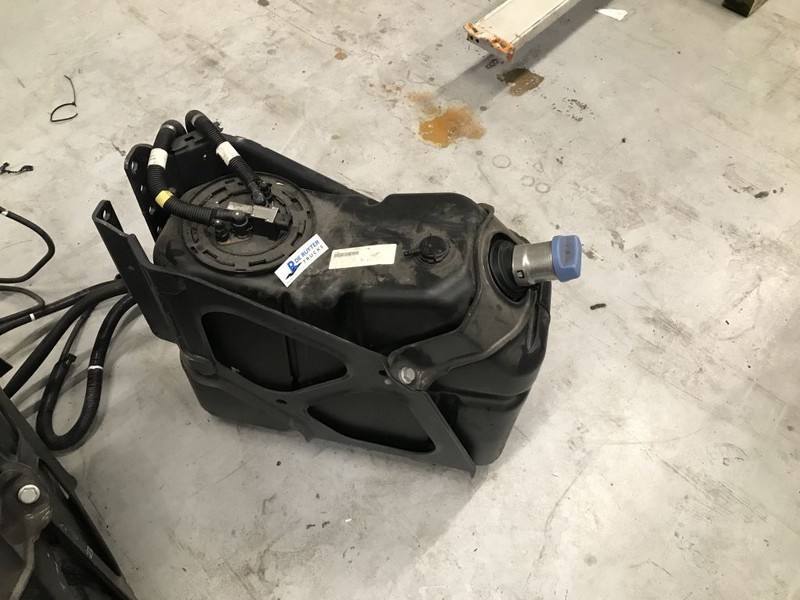Mercedes-Benz Ad-blue tank met vlotter en steun - Rezervor pentru AdBlue pentru Camion: Foto 4 Mercedes-Benz Ad-blue tank met vlotter en steun - Rezervor pentru AdBlue pentru Camion: Foto 4