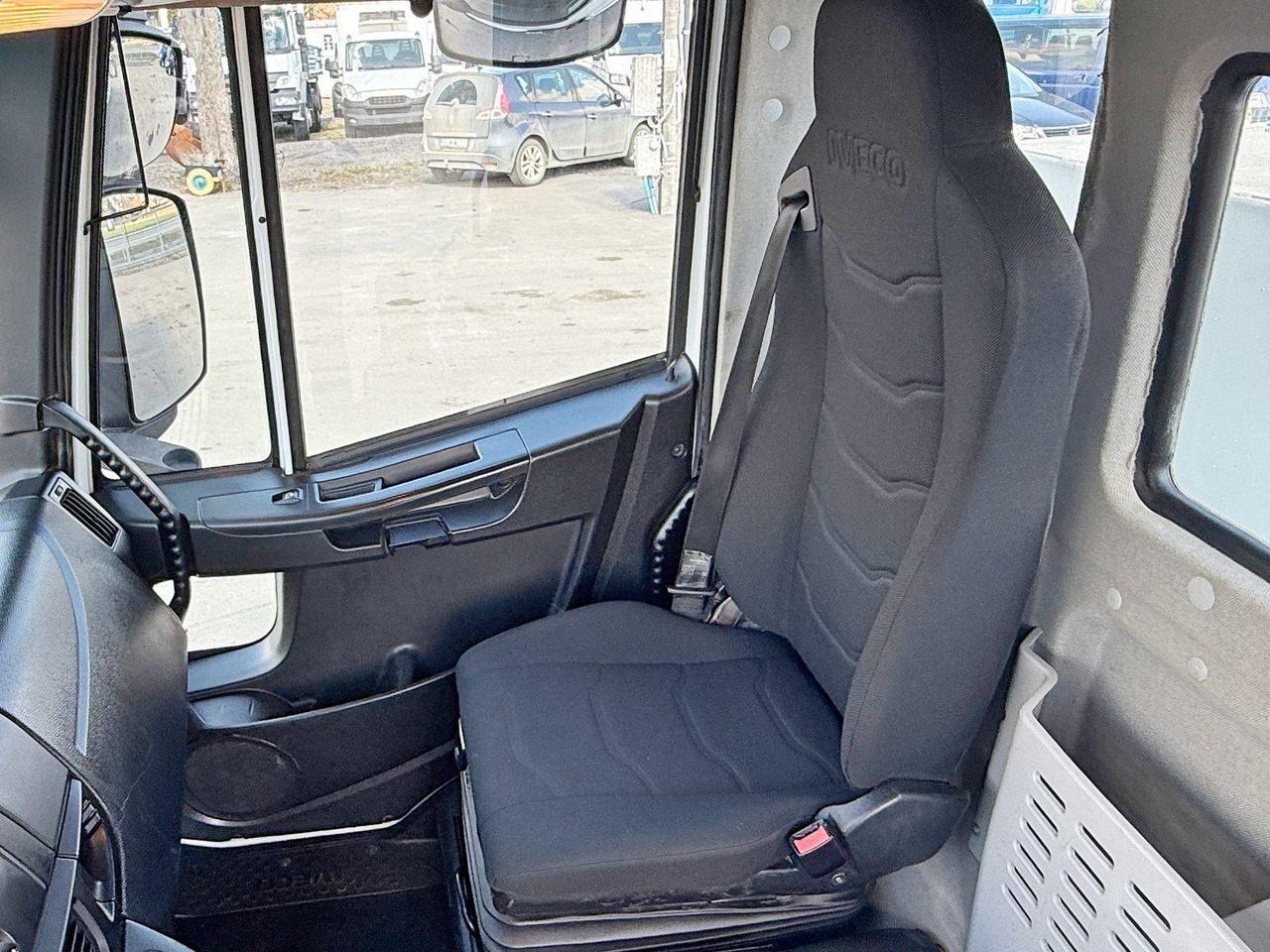 Camion cu macara Iveco Eurocargo 100-220 *PC 1500 A * TOPZUSTAND: Foto 13 Camion cu macara Iveco Eurocargo 100-220 *PC 1500 A * TOPZUSTAND: Foto 13