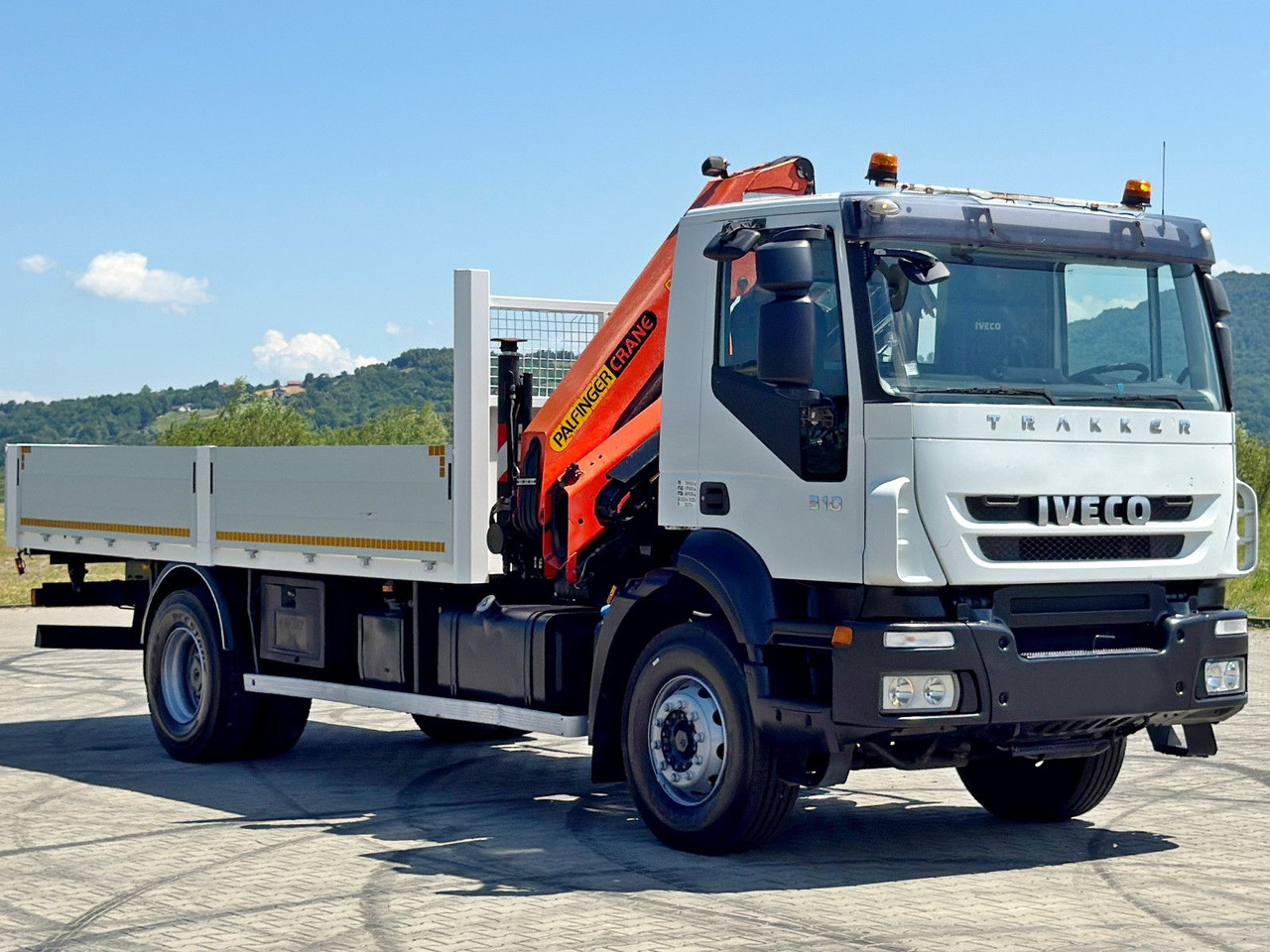 Iveco TRAKKER 310* PRITSCHE 6,00 m * PK 15500 * TOP - Camion cu macara: Foto 4 Iveco TRAKKER 310* PRITSCHE 6,00 m * PK 15500 * TOP - Camion cu macara: Foto 4