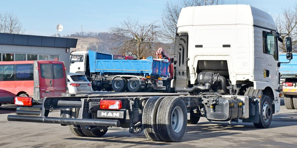MAN TGM 12.290* FAHRGESTELL 6,30 m * TOPZUSTAND - Camion şasiu: Foto 3 MAN TGM 12.290* FAHRGESTELL 6,30 m * TOPZUSTAND - Camion şasiu: Foto 3