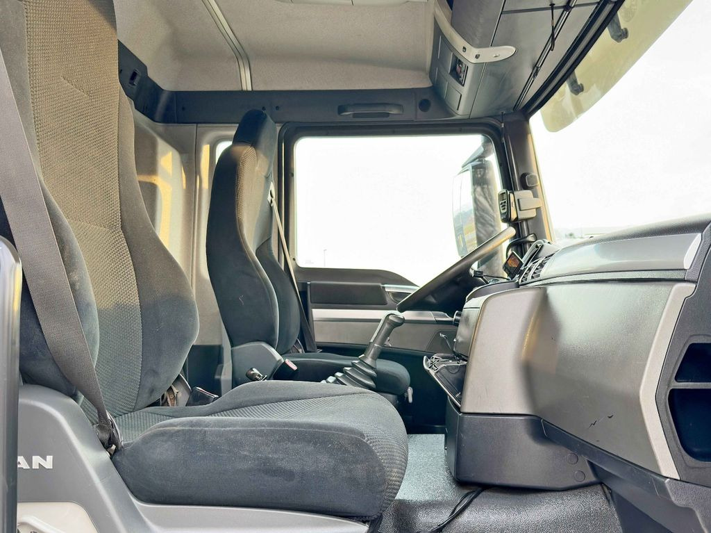 Camion cu macara, Camion basculantă MAN TGS 33.480*KIPPER 5,70m * PK 23002 + FUNK * 6x4 MAN TGS 33.480*KIPPER 5,70m * PK 23002 + FUNK * 6x4: Foto 10 Camion cu macara, Camion basculantă MAN TGS 33.480*KIPPER 5,70m * PK 23002 + FUNK * 6x4 MAN TGS 33.480*KIPPER 5,70m * PK 23002 + FUNK * 6x4: Foto 10