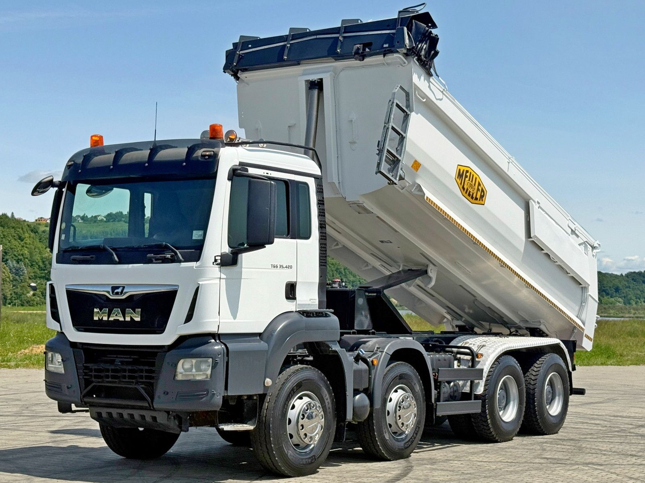 MAN TGS 35.420 KIPPER * 8x4 * TOPZUSTAND - Camion basculantă: Foto 3 MAN TGS 35.420 KIPPER * 8x4 * TOPZUSTAND - Camion basculantă: Foto 3