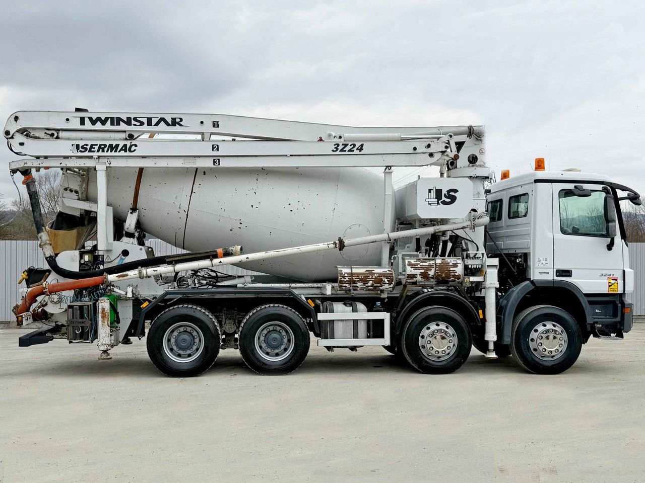 Mercedes-Benz ACTROS 3241 * Betonpumpe 24 m + FUNK / 8x4 - Autopompă de beton: Foto 3 Mercedes-Benz ACTROS 3241 * Betonpumpe 24 m + FUNK / 8x4 - Autopompă de beton: Foto 3