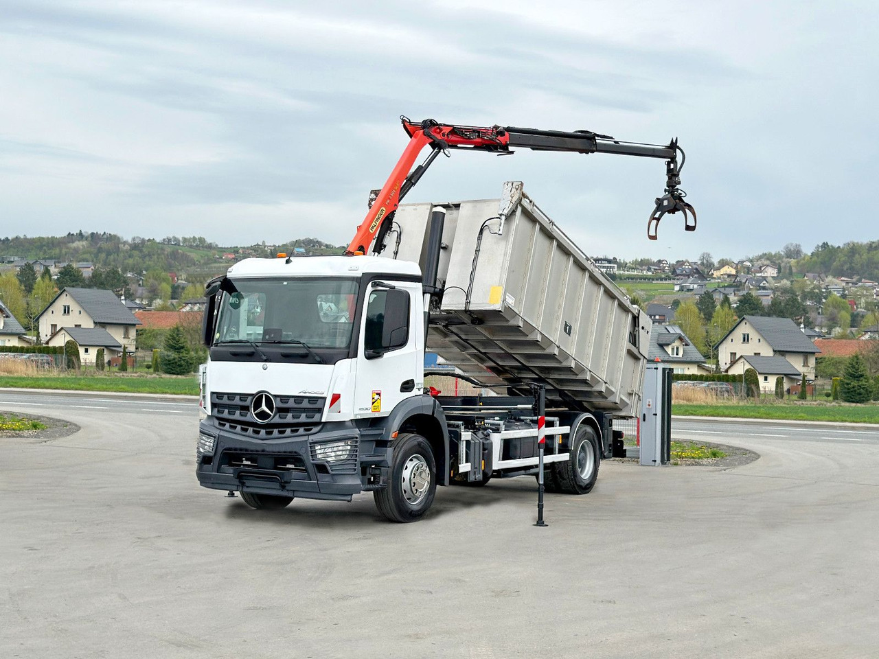 Mercedes-Benz AROCS 1830* KIPPER 5,00m * PK 7.501 SLD A + FUNK - Camion cu macara: Foto 2 Mercedes-Benz AROCS 1830* KIPPER 5,00m * PK 7.501 SLD A + FUNK - Camion cu macara: Foto 2