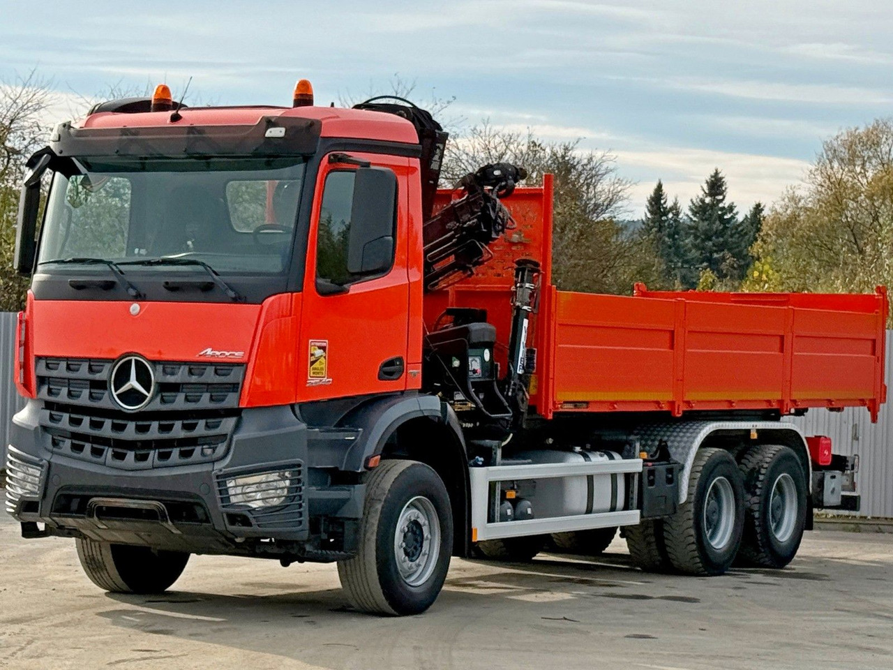 Mercedes-Benz AROCS 2640 *HIAB 144 BS - 3/FUNK + * 6x4 - Camion basculantă, Camion cu macara: Foto 4 Mercedes-Benz AROCS 2640 *HIAB 144 BS - 3/FUNK + * 6x4 - Camion basculantă, Camion cu macara: Foto 4