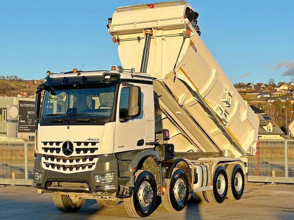 Mercedes-Benz AROCS 3248 * KIPPER * 8x4 * TOPZUSTAND - Camion basculantă, Camion cu macara: Foto 4 Mercedes-Benz AROCS 3248 * KIPPER * 8x4 * TOPZUSTAND - Camion basculantă, Camion cu macara: Foto 4