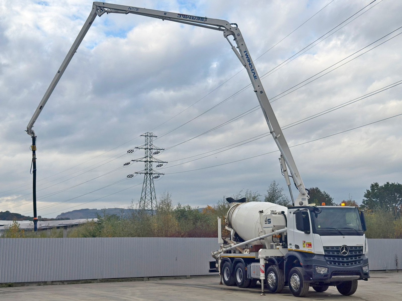 Mercedes-Benz AROCS 3743 * Betonpumpe + FUNK * 8x4 * TOP - Autopompă de beton: Foto 3 Mercedes-Benz AROCS 3743 * Betonpumpe + FUNK * 8x4 * TOP - Autopompă de beton: Foto 3