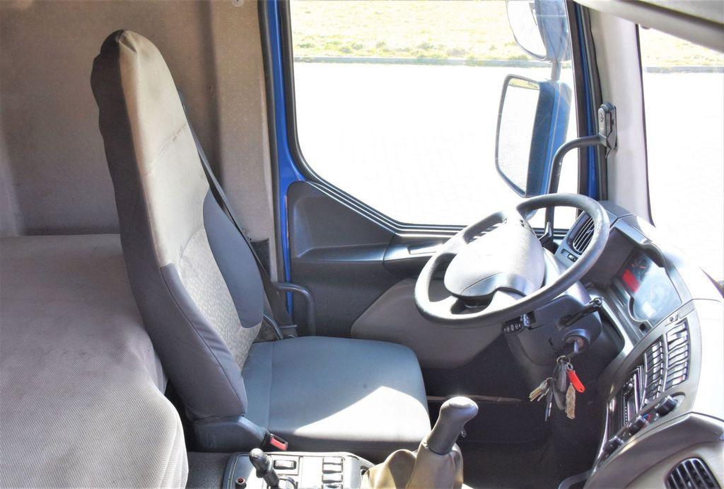 Interior photo 2: Camion cu macara, Camion platformă Renault Premium 410* PRITSCHE 6,50m *PK 32080/FUNK* TOP Renault Premium 410* PRITSCHE 6,50m *PK 32080/FUNK* TOP