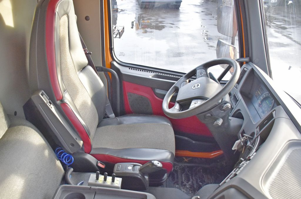 Interior photo 1: Camion basculantă Volvo FMX 460 Kipper * TOPZUSTAND / 8x4 ! Volvo FMX 460 Kipper * TOPZUSTAND / 8x4 !