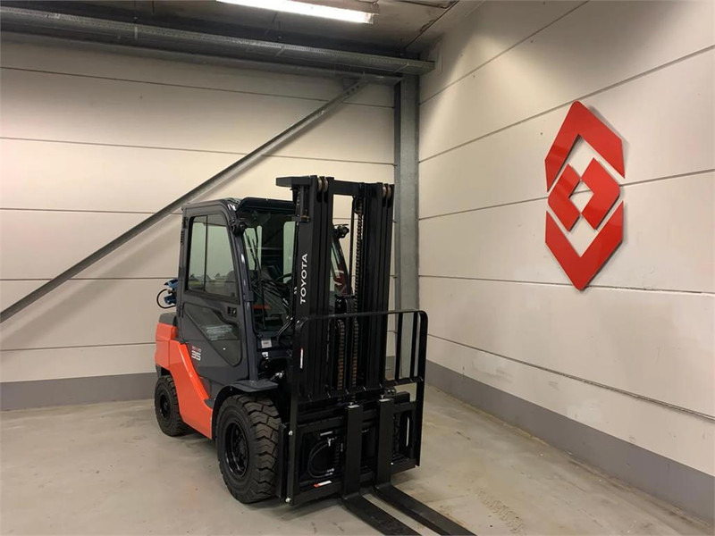 Toyota 02-8FGJF35 - Stivuitor GPL: Foto 3 Toyota 02-8FGJF35 - Stivuitor GPL: Foto 3