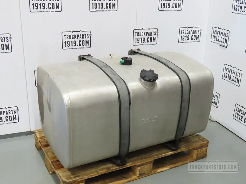 DAF 1949896 | Brandstoftank + steunen - Rezervor combustibil pentru Camion: Foto 1 DAF 1949896 | Brandstoftank + steunen - Rezervor combustibil pentru Camion: Foto 1
