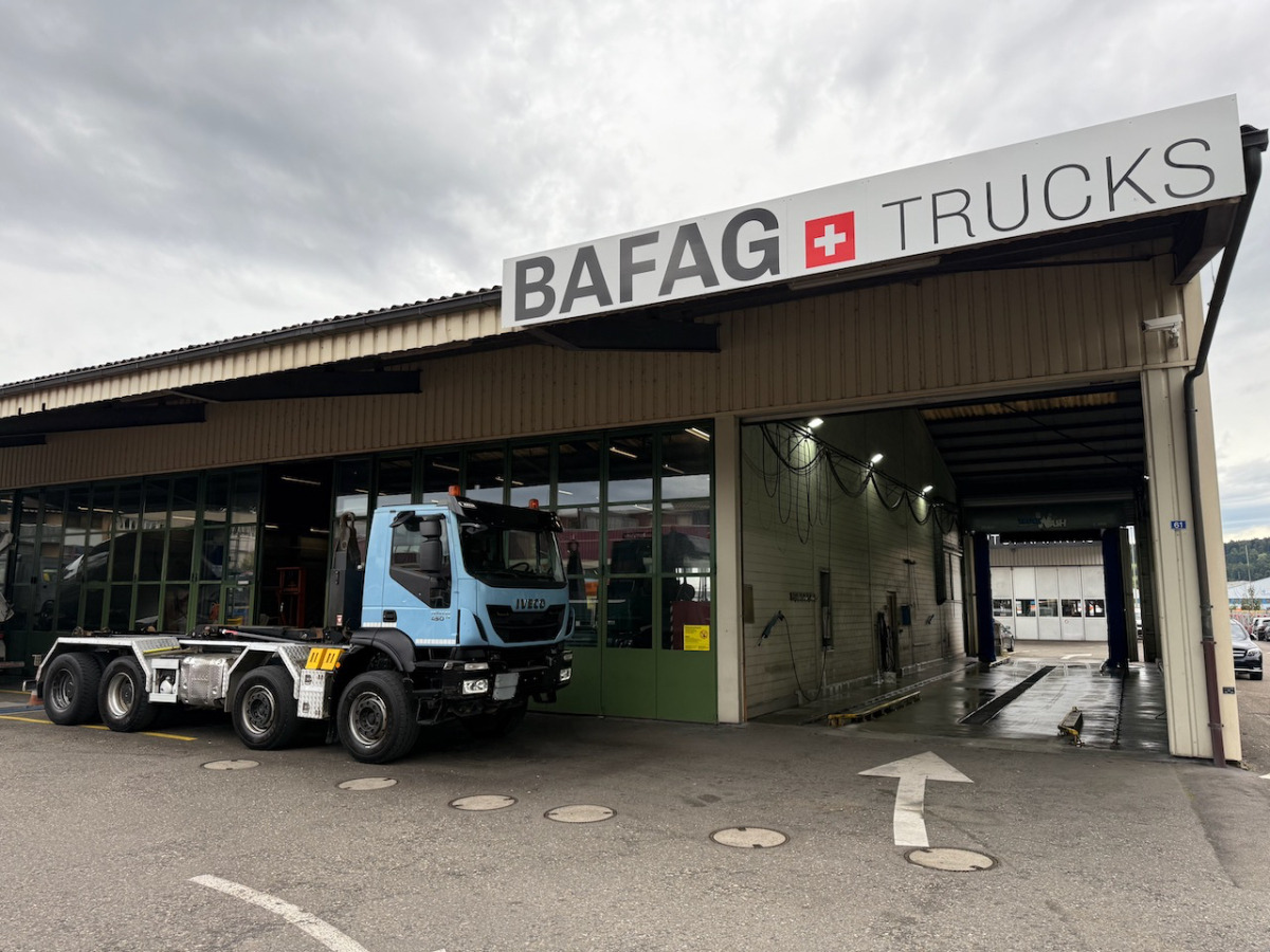 IVECO 340T45 Trakker 8x4 - Camion cu cârlig: Foto 2 IVECO 340T45 Trakker 8x4 - Camion cu cârlig: Foto 2