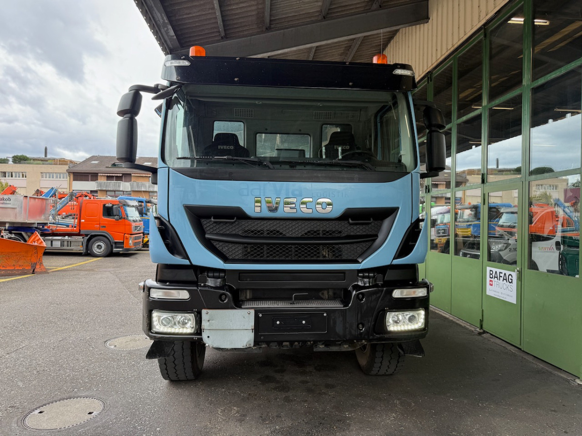 IVECO 340T45 Trakker 8x4 - Camion cu cârlig: Foto 3 IVECO 340T45 Trakker 8x4 - Camion cu cârlig: Foto 3