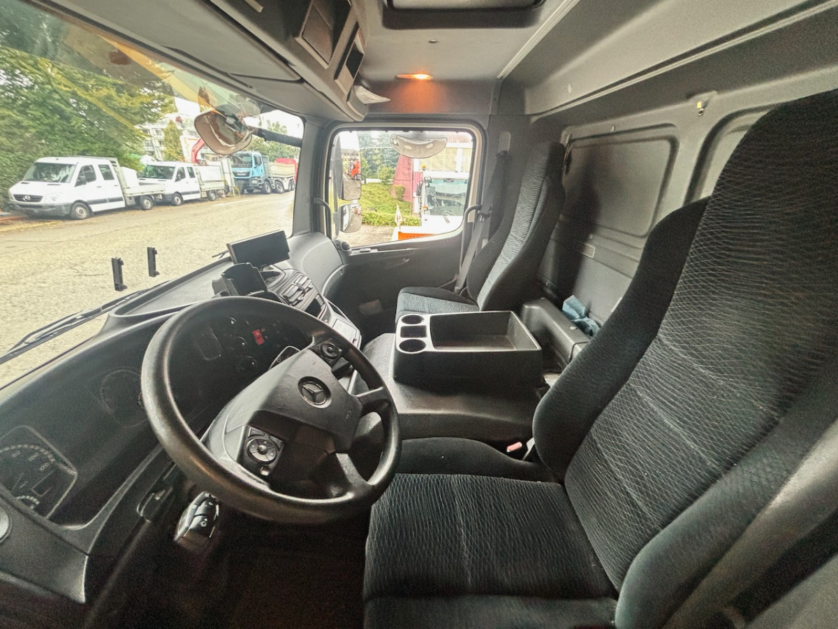MERCEDES Atego 1530 - Camion platformă: Foto 4 MERCEDES Atego 1530 - Camion platformă: Foto 4