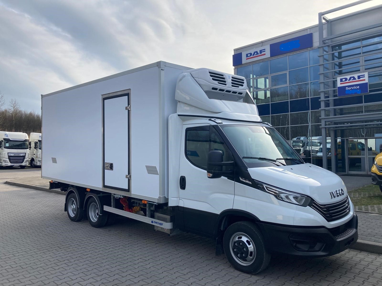 IVECO Daily BE-Truck 35S18H A8 180 PS Kühlkoffer 7.000kg Gesamtgewicht - Camion frigider: Foto 4 IVECO Daily BE-Truck 35S18H A8 180 PS Kühlkoffer 7.000kg Gesamtgewicht - Camion frigider: Foto 4