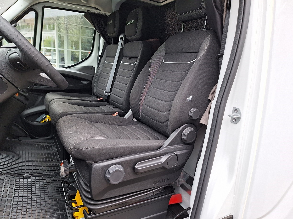 Iveco Daily 70C18A8 Backsleeper BÄR - Autoutilitară cu prelată: Foto 3 Iveco Daily 70C18A8 Backsleeper BÄR - Autoutilitară cu prelată: Foto 3