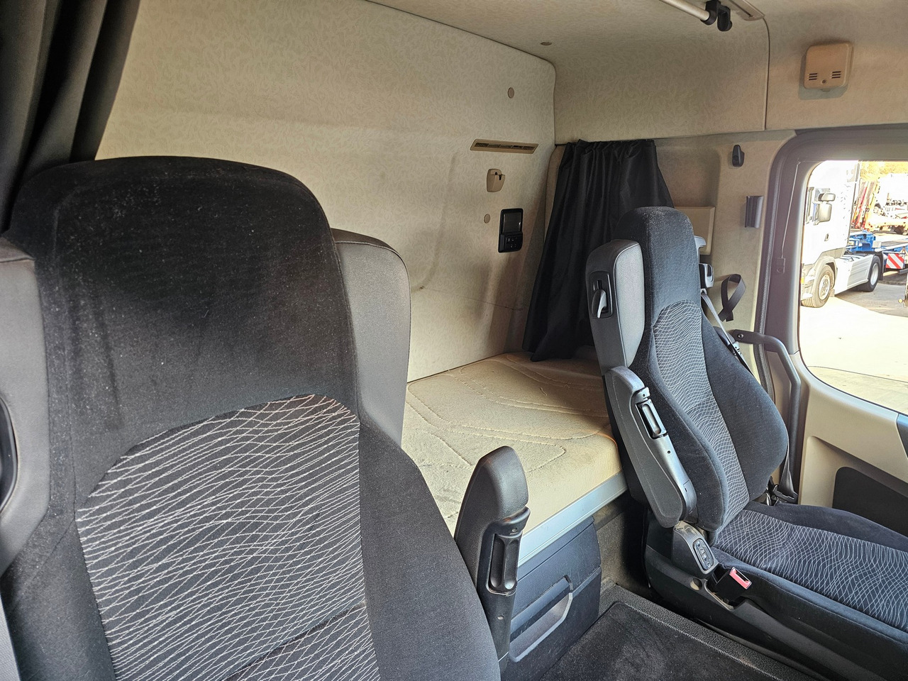 Camion platformă, Camion cu macara Mercedes Benz Actros 2645 6x4: Foto 16