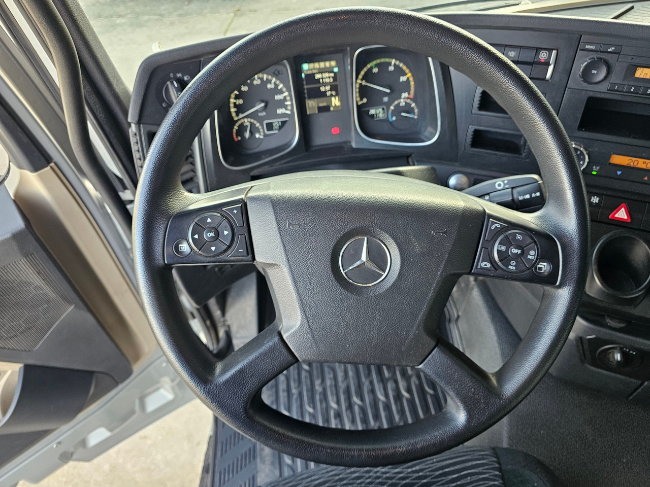 Camion platformă, Camion cu macara Mercedes Benz Actros 2645 6x4: Foto 12