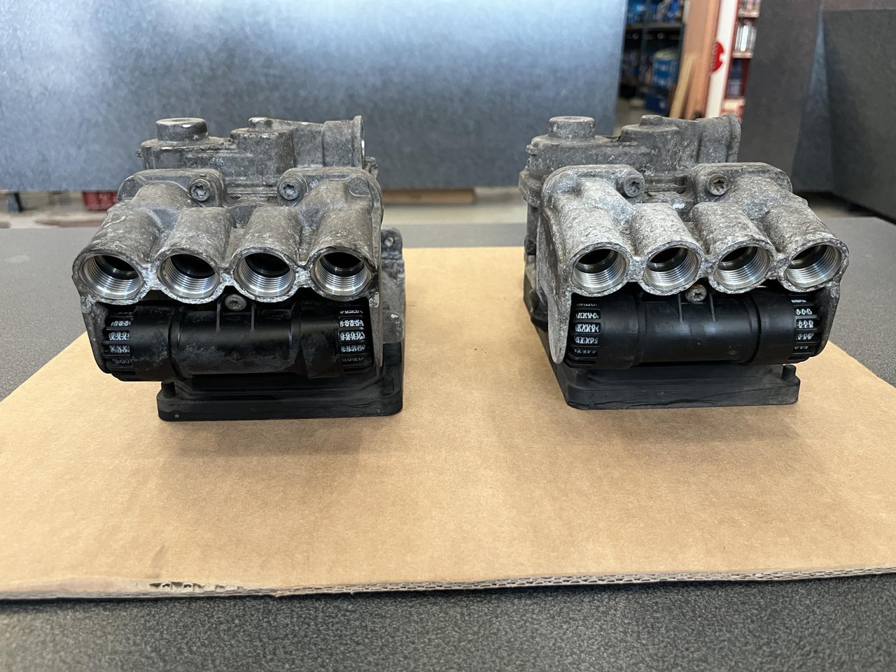 FOOT BRAKE VALVE ELECTRONIC BRAKE SYSTEM MAN TGM-TGL - Piese frână pentru Camion: Foto 3 FOOT BRAKE VALVE ELECTRONIC BRAKE SYSTEM MAN TGM-TGL - Piese frână pentru Camion: Foto 3