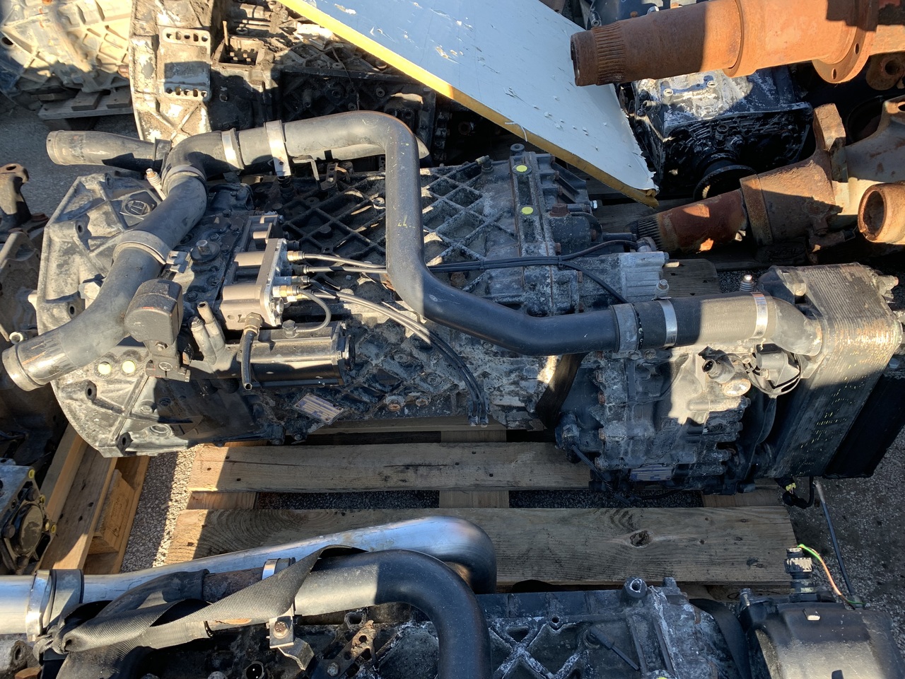 GEARBOX MAN TGX ZF16S2321 TD (WITH INTARTER) - Cutie de viteze și piese pentru Camion: Foto 2 GEARBOX MAN TGX ZF16S2321 TD (WITH INTARTER) - Cutie de viteze și piese pentru Camion: Foto 2