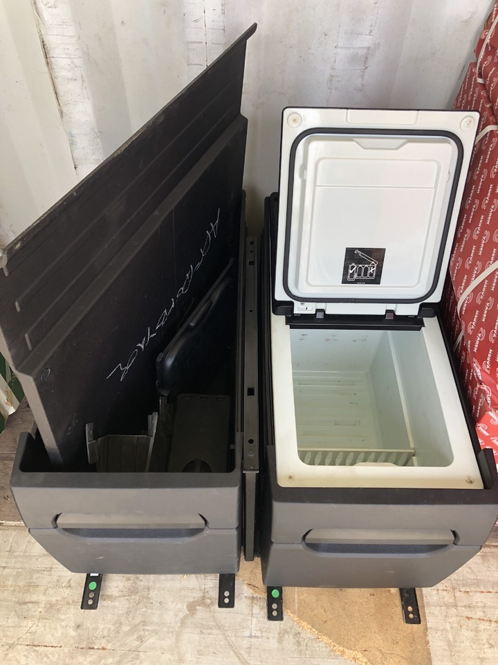 REFRIGERATOR BOX ACTROS MP4 - Piesa universala pentru Camion: Foto 1 REFRIGERATOR BOX ACTROS MP4 - Piesa universala pentru Camion: Foto 1