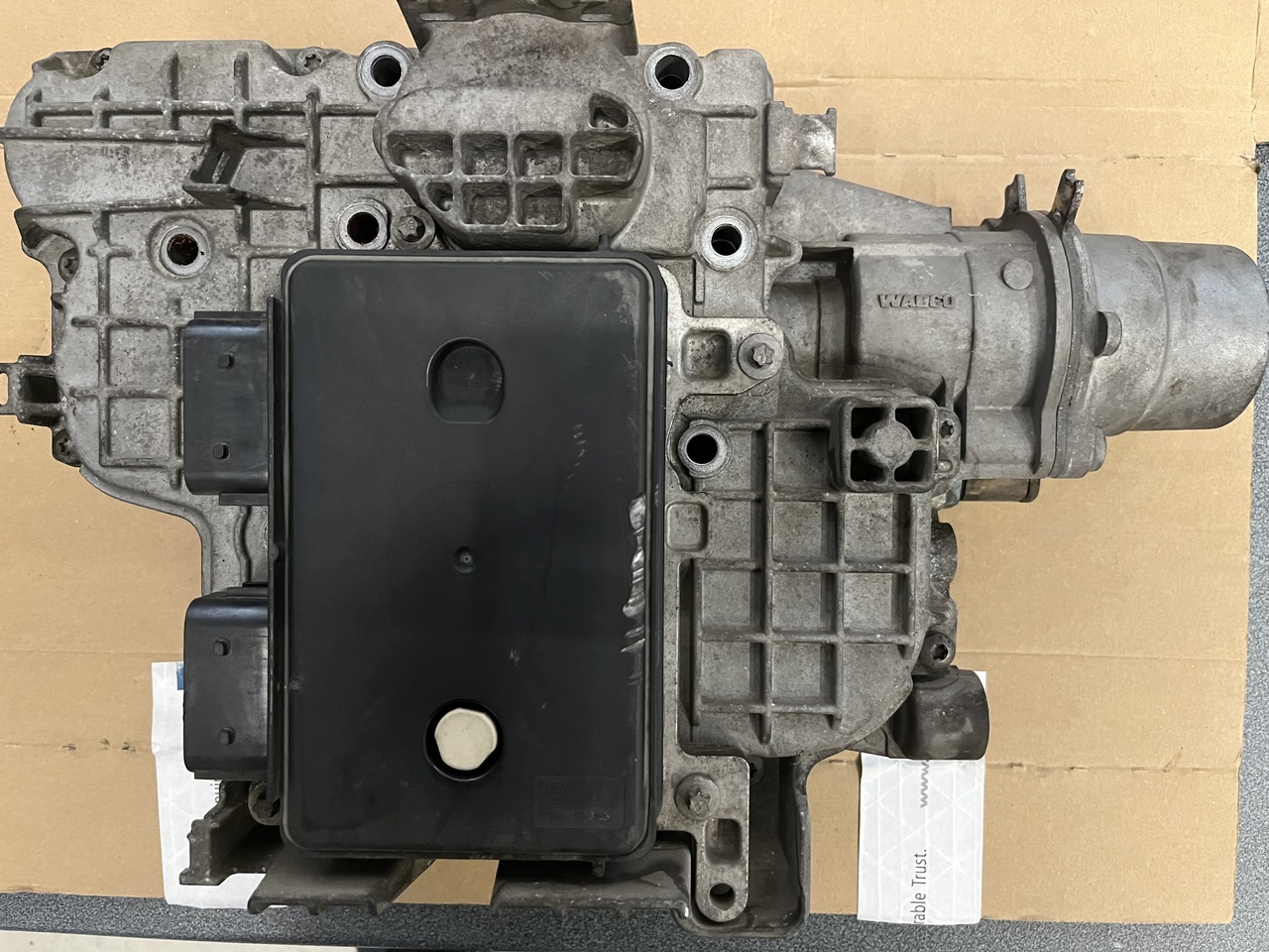 TRANSMISSION POSITIONER SHIFTING CYLINDER WITH CONTROL MODULE G211-12-ACTROS MP4 - Cutie de viteze și piese pentru Camion: Foto 3 TRANSMISSION POSITIONER SHIFTING CYLINDER WITH CONTROL MODULE G211-12-ACTROS MP4 - Cutie de viteze și piese pentru Camion: Foto 3