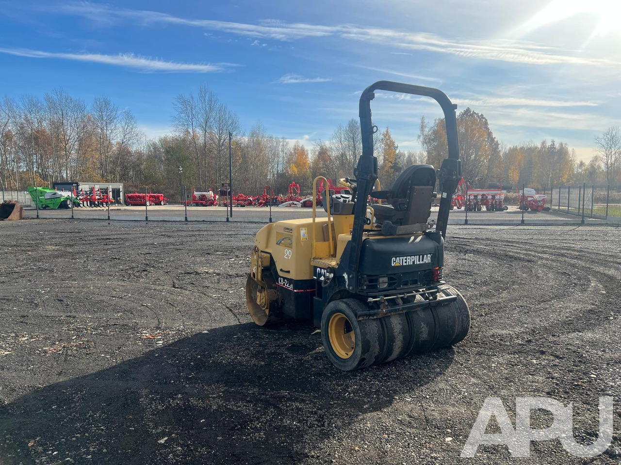 CATERPILLAR CB-225E - Cilindru compactor: Foto 3 CATERPILLAR CB-225E - Cilindru compactor: Foto 3