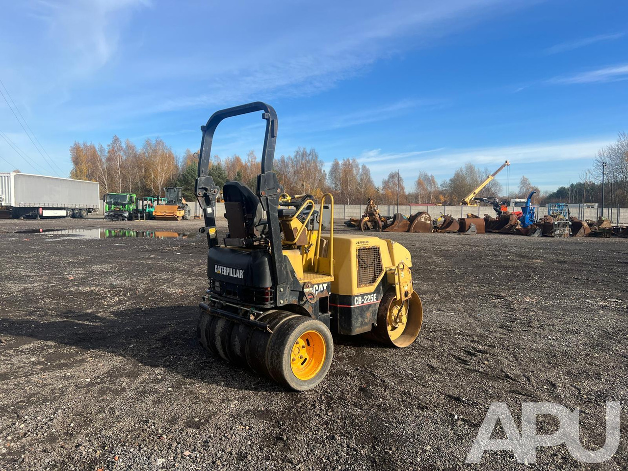 CATERPILLAR CB-225E - Cilindru compactor: Foto 5 CATERPILLAR CB-225E - Cilindru compactor: Foto 5