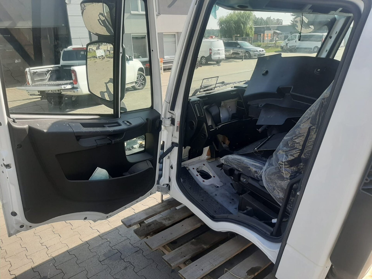 IVECO EUROCARGO 150-280 EURO 5-6 CABINE 4X4 NIEUW HANDMATIG 000135 - Cabină pentru Camion: Foto 2 IVECO EUROCARGO 150-280 EURO 5-6 CABINE 4X4 NIEUW HANDMATIG 000135 - Cabină pentru Camion: Foto 2