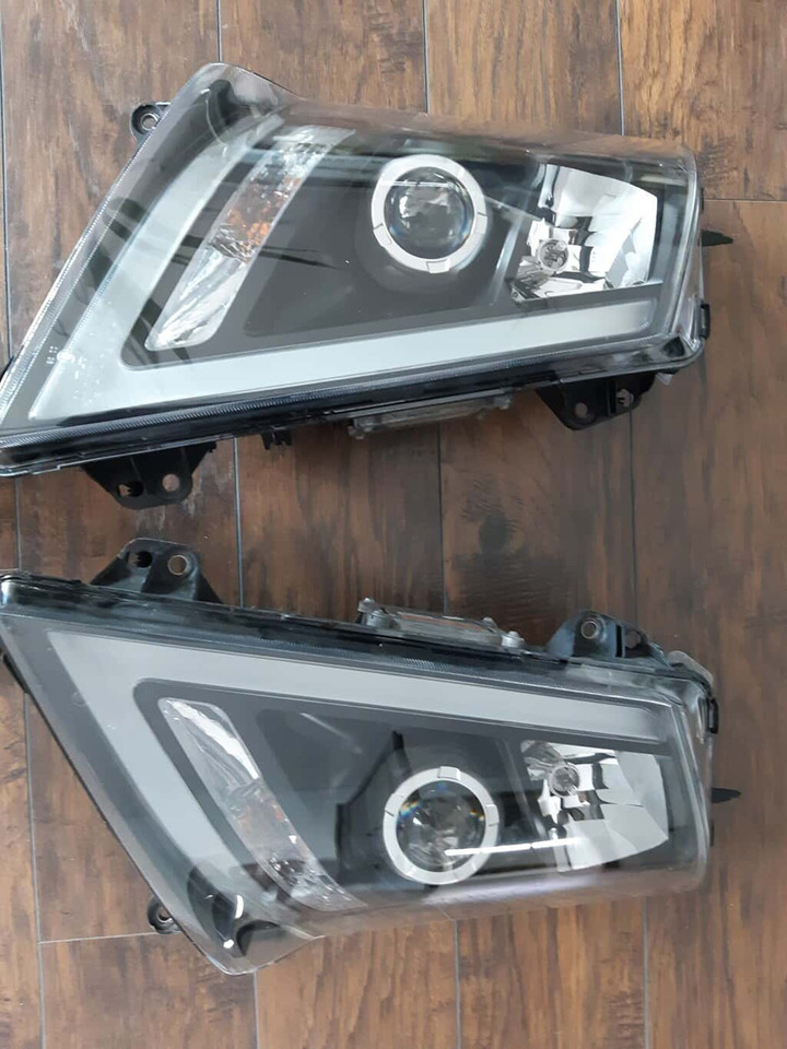 VOLVO FH4 XENON KOPLAMP RE 21221145U/LI 21221146U FH16 LOOK - Far pentru Camion: Foto 1 VOLVO FH4 XENON KOPLAMP RE 21221145U/LI 21221146U FH16 LOOK - Far pentru Camion: Foto 1