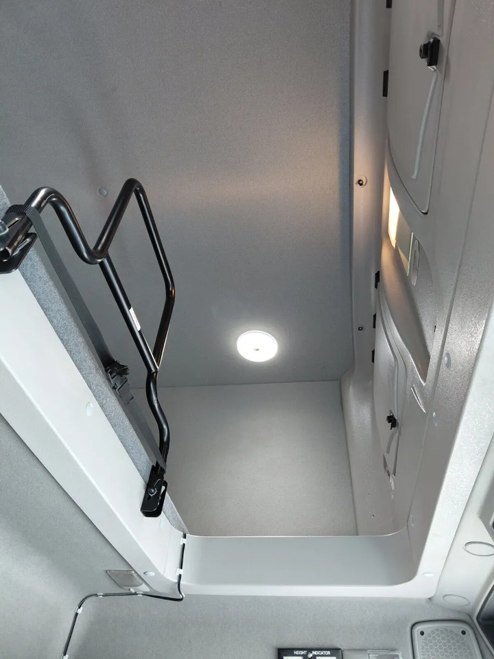 2017 Renault D12 4×2 Double Sleeper Curtainsider - Camion cu prelată: Foto 4 2017 Renault D12 4×2 Double Sleeper Curtainsider - Camion cu prelată: Foto 4