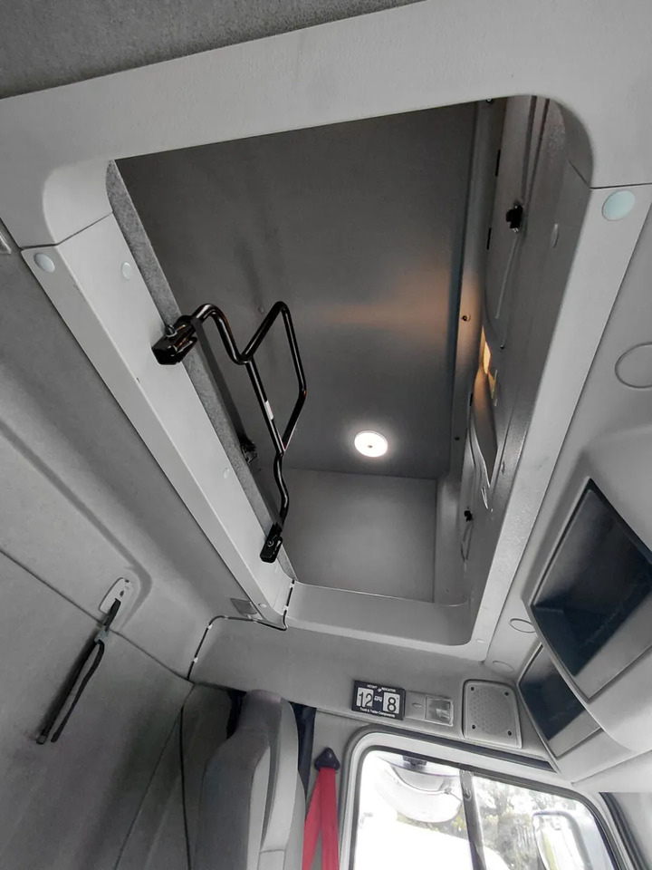 2017 Renault D12 4×2 Double Sleeper Curtainsider - Camion cu prelată: Foto 3 2017 Renault D12 4×2 Double Sleeper Curtainsider - Camion cu prelată: Foto 3