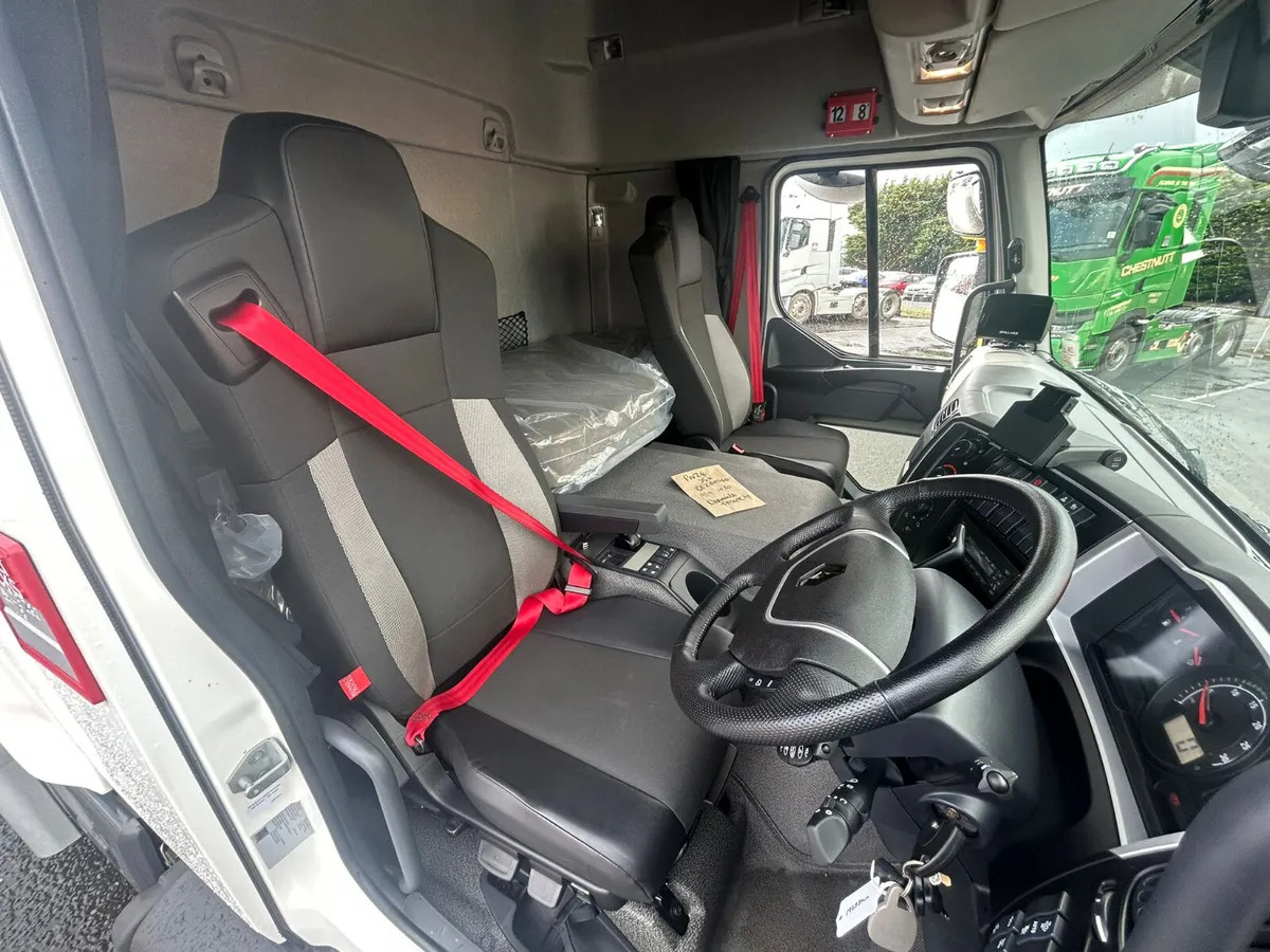 Camion furgon 2024 Renault D18 Box: Foto 7 Camion furgon 2024 Renault D18 Box: Foto 7