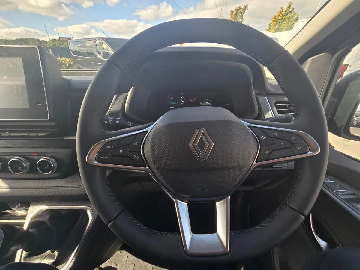 Dubă nou NEW Renault Trafic Exclusive 170BHP/150BHP Manual White: Foto 7