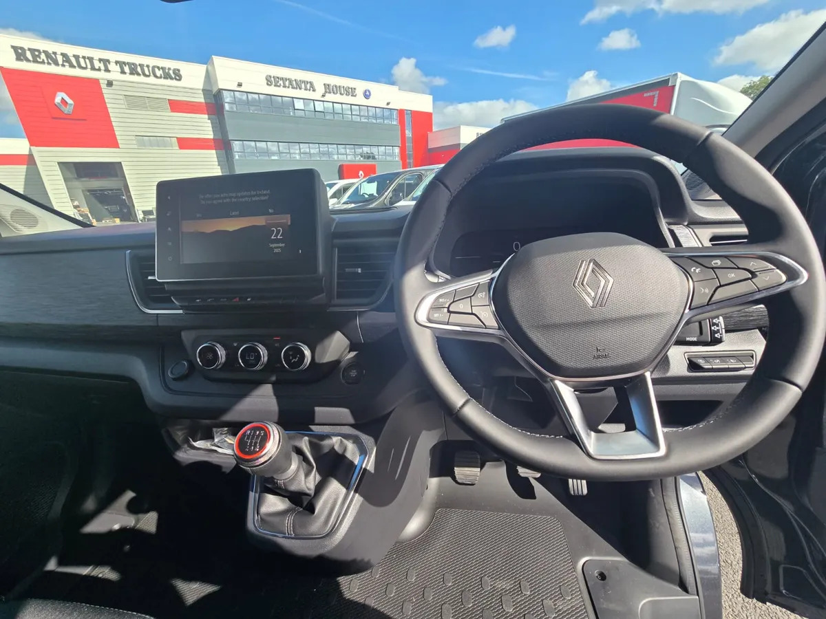 Dubă nou NEW Renault Trafic Exclusive 170BHP/150BHP Manual White: Foto 8
