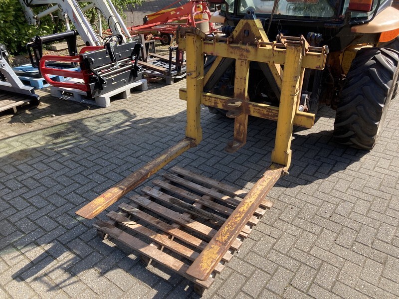 Palletdrager met opklapbare vorken - Furci pentru Utilaje agricole: Foto 3 Palletdrager met opklapbare vorken - Furci pentru Utilaje agricole: Foto 3