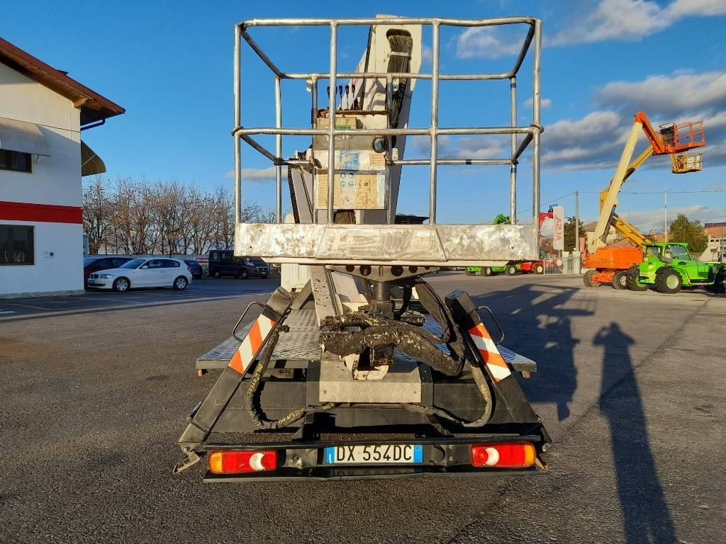Camion cu nacela Oil & Steel 189: Foto 16