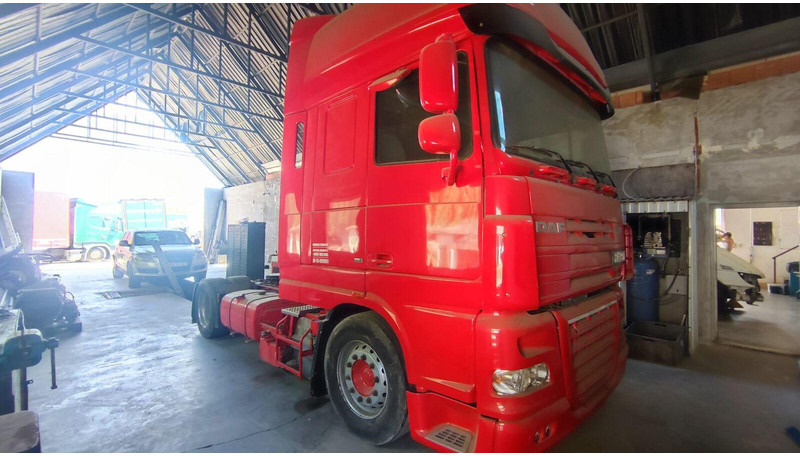 DAF XF 105.460 Lowdeck - MEGA - Cap tractor: Foto 4 DAF XF 105.460 Lowdeck - MEGA - Cap tractor: Foto 4