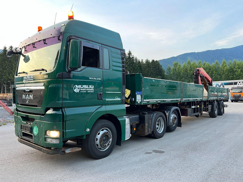 MAN TGX 26.440 6x2 + Flatbed semi trailer + Crane PK26002 - Cap tractor: Foto 1 MAN TGX 26.440 6x2 + Flatbed semi trailer + Crane PK26002 - Cap tractor: Foto 1