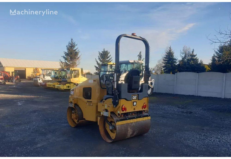 Caterpillar CB 24B road roller - Cilindru compactor: Foto 4 Caterpillar CB 24B road roller - Cilindru compactor: Foto 4